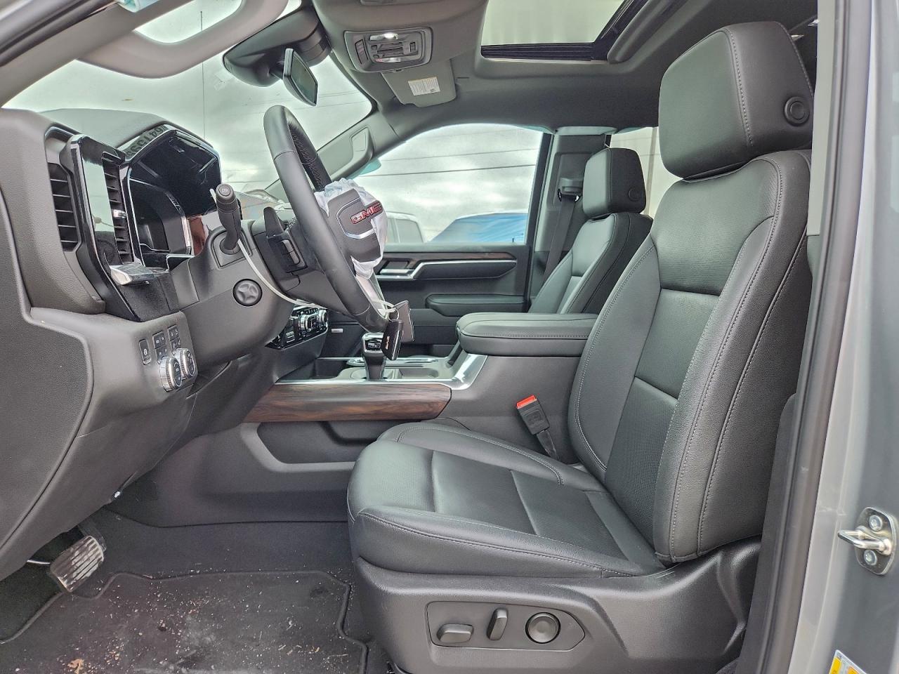 2025 GMC SIERRA K1500 SLT photo 7