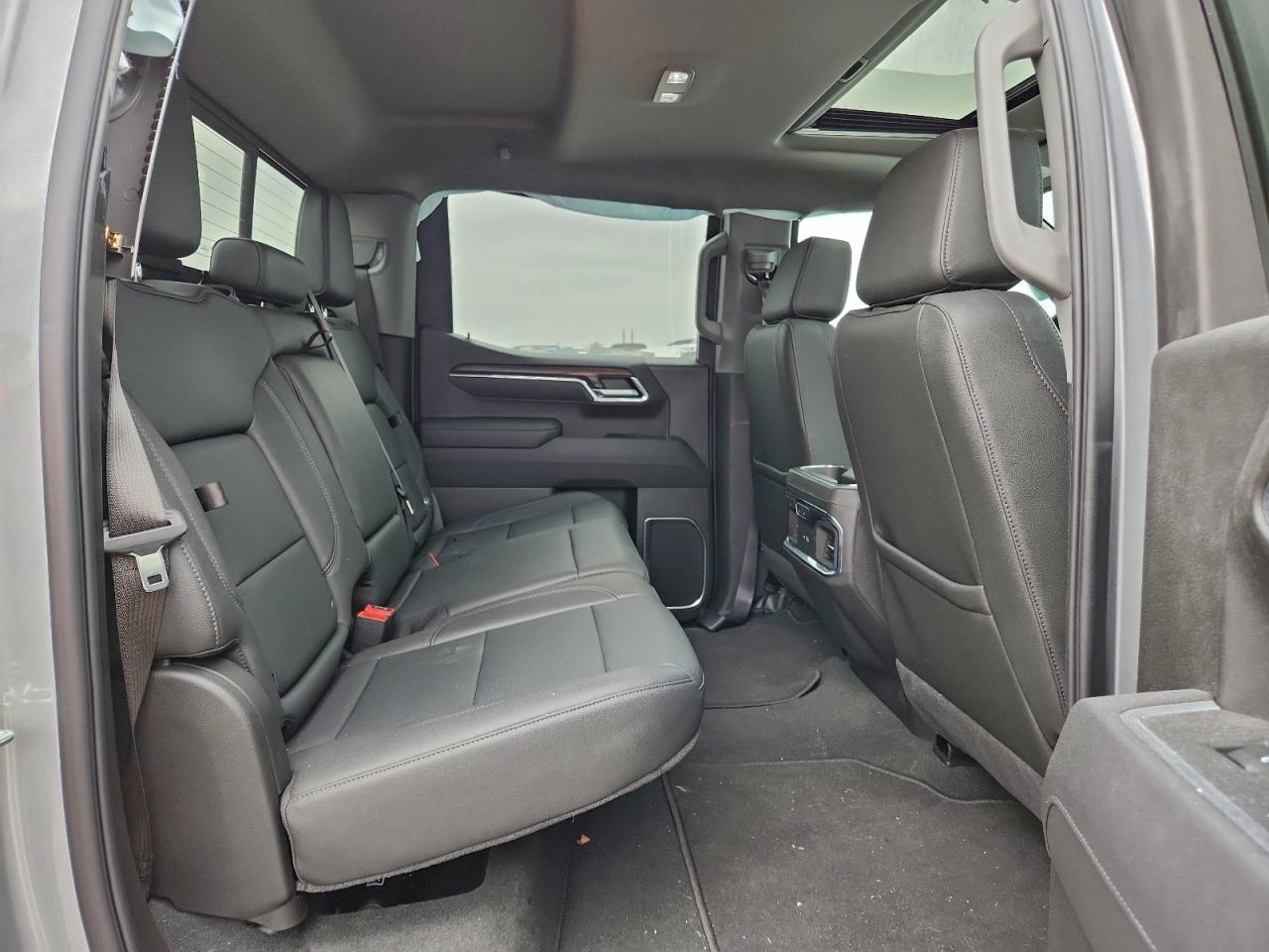 2025 GMC SIERRA K1500 SLT photo 10