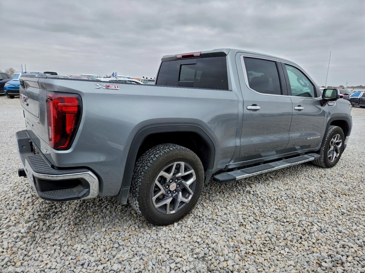 2025 GMC SIERRA K1500 SLT photo 3
