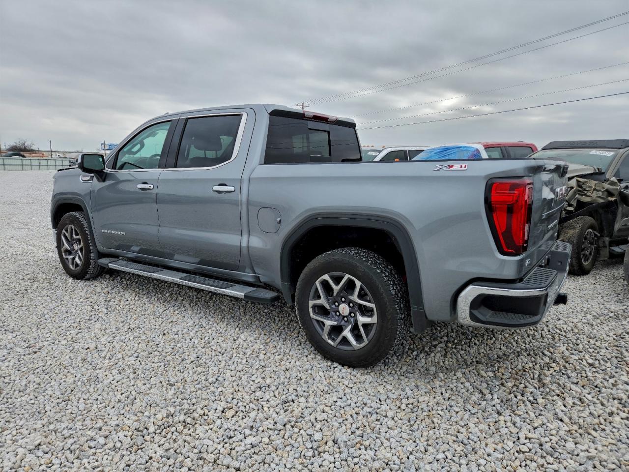 2025 GMC SIERRA K1500 SLT photo 2