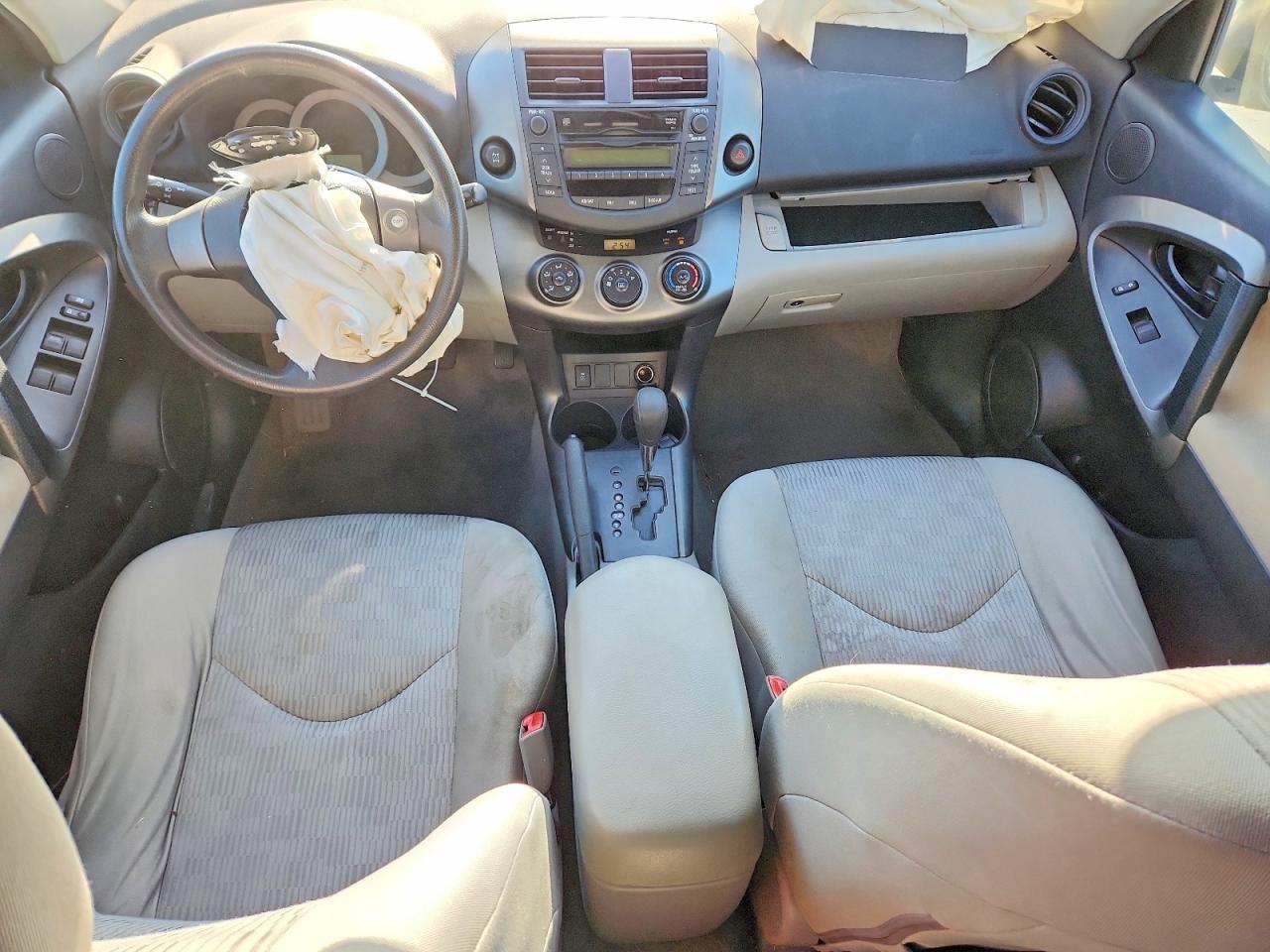2011 TOYOTA RAV4 photo 8