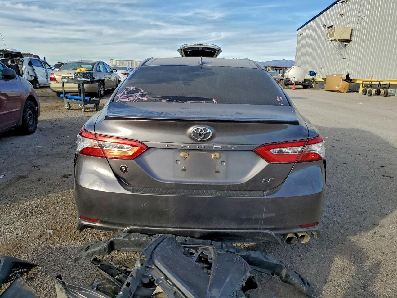 2020 TOYOTA CAMRY SE photo 6