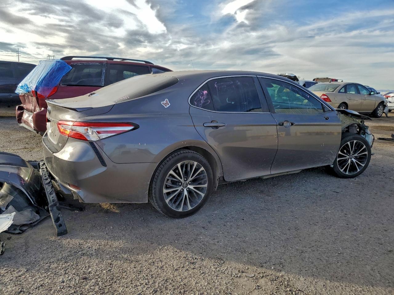 2020 TOYOTA CAMRY SE photo 3