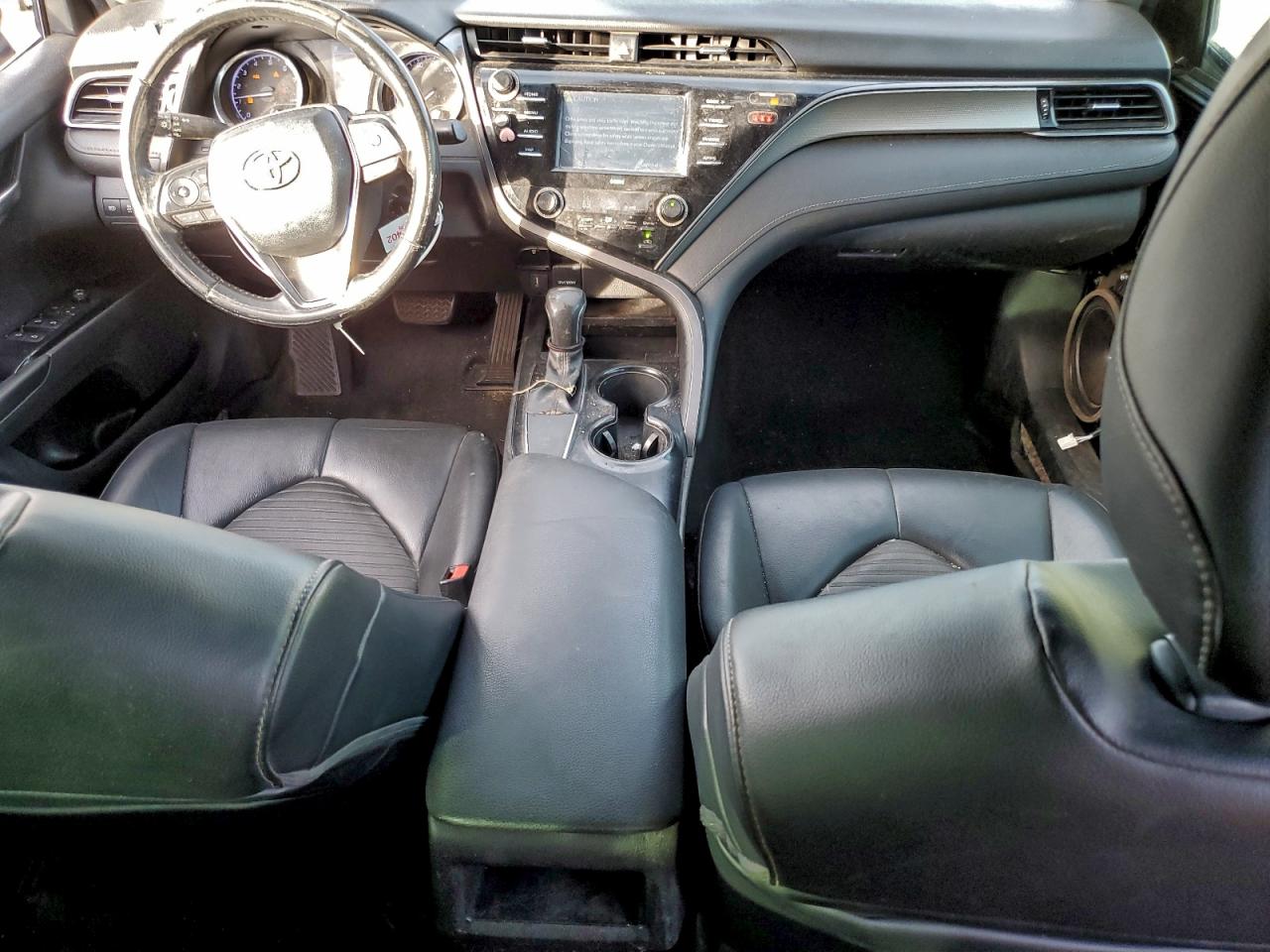 2020 TOYOTA CAMRY SE photo 8