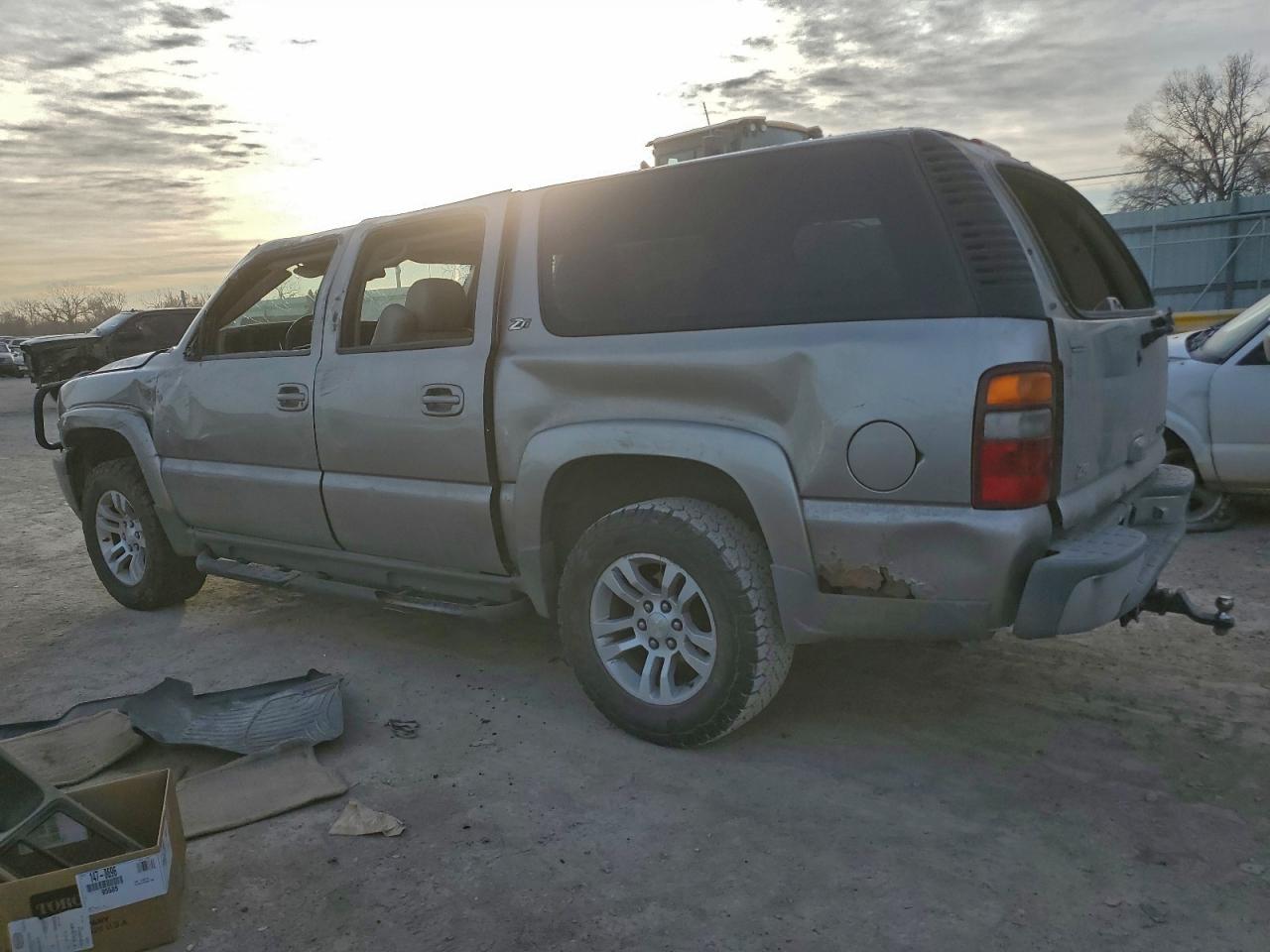 2003 CHEVROLET SUBURBAN K1500 photo 2