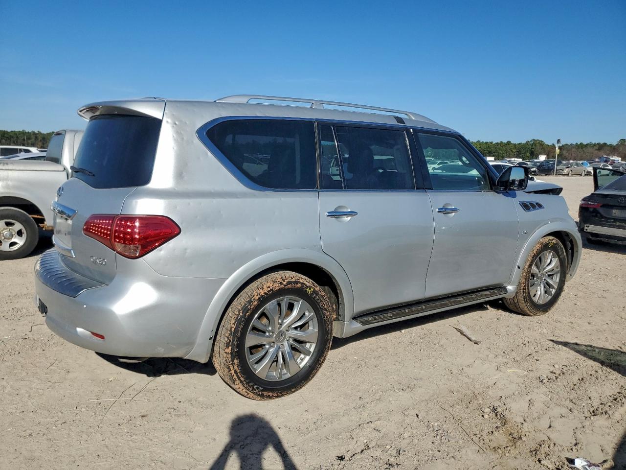 2017 INFINITI QX80 BASE photo 7