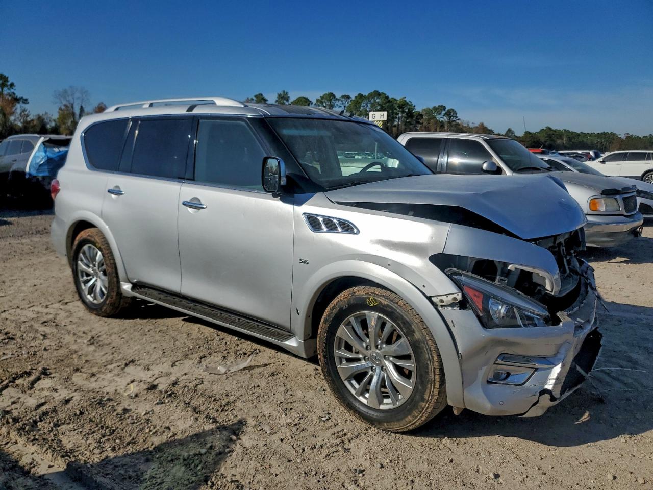 2017 INFINITI QX80 BASE photo 10