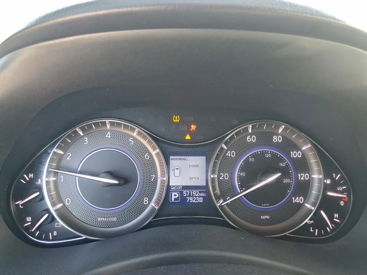 2017 INFINITI QX80 BASE photo 25
