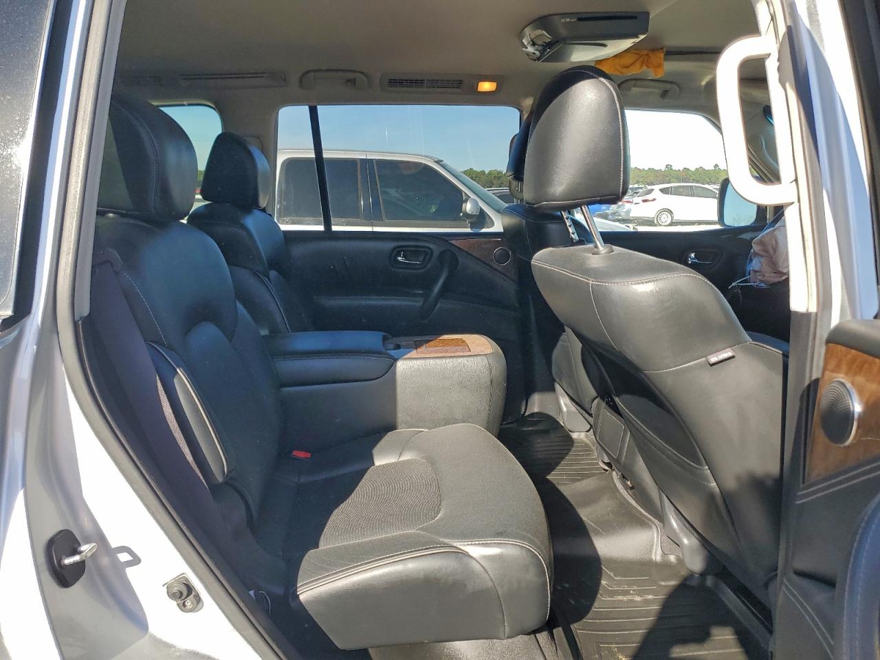 2017 INFINITI QX80 BASE photo 31