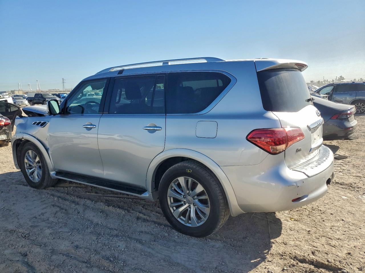 2017 INFINITI QX80 BASE photo 4