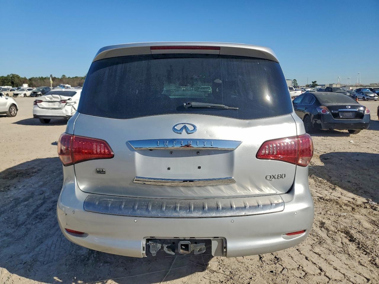 2017 INFINITI QX80 BASE photo 16