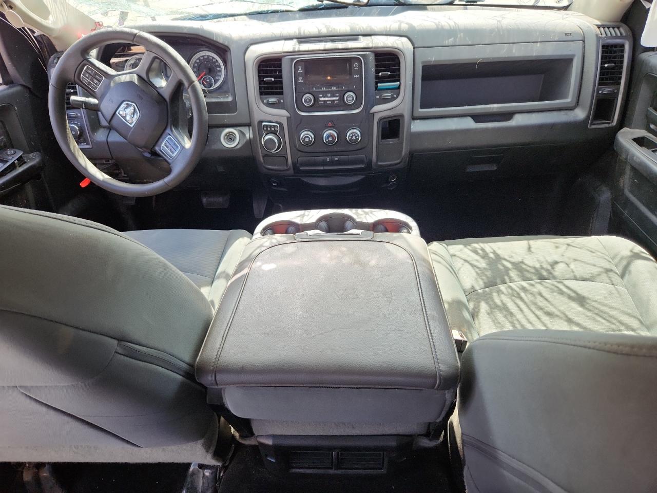 2016 RAM 1500 ST photo 15
