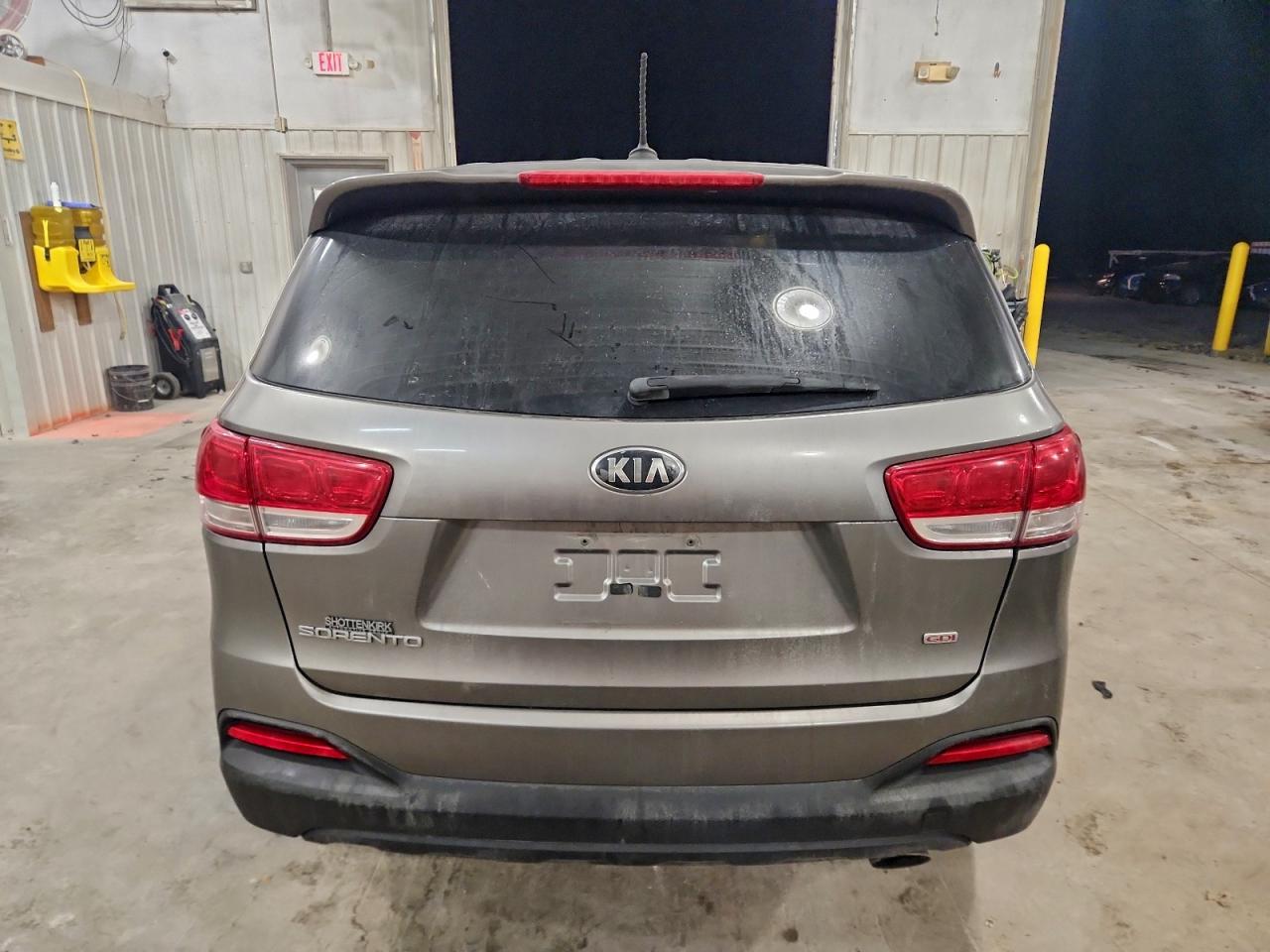 2016 KIA SORENTO LX photo 6
