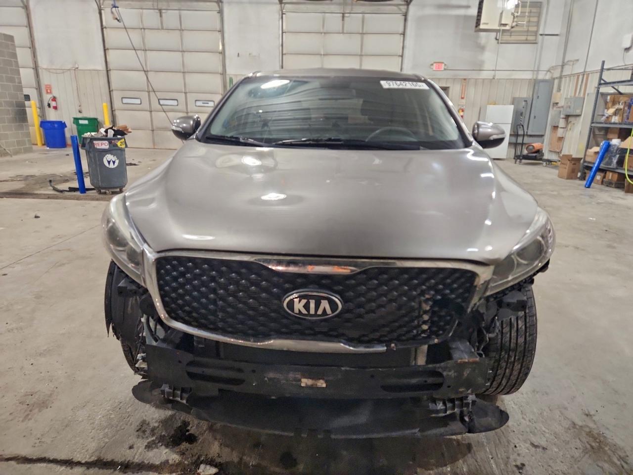 2016 KIA SORENTO LX photo 5