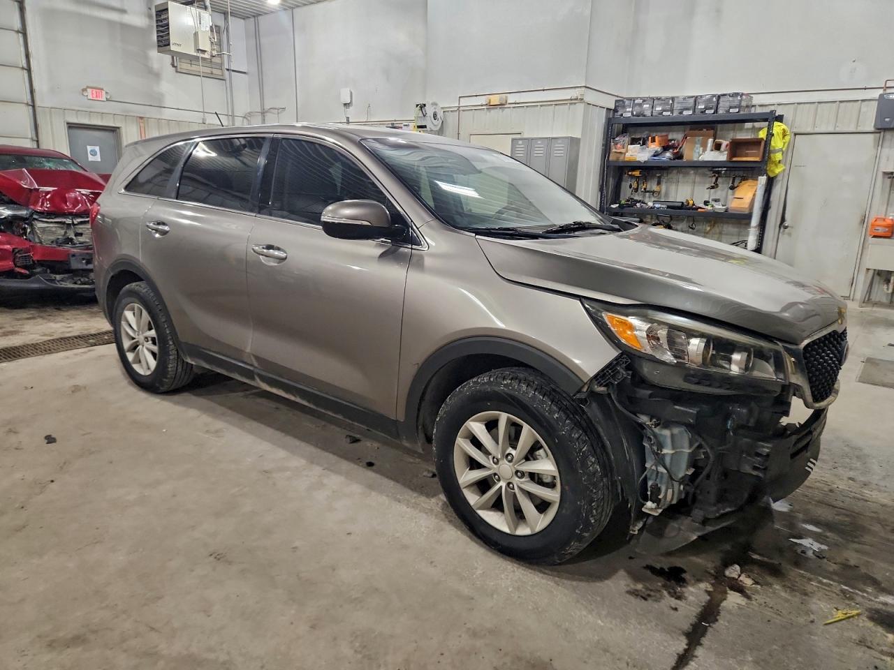 2016 KIA SORENTO LX photo 4