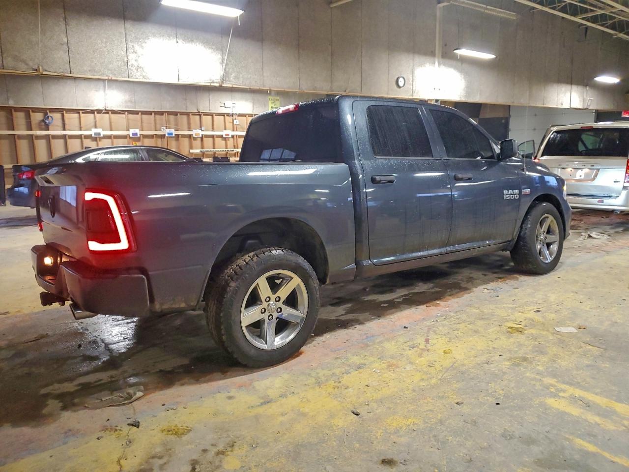2014 RAM 1500 ST photo 3