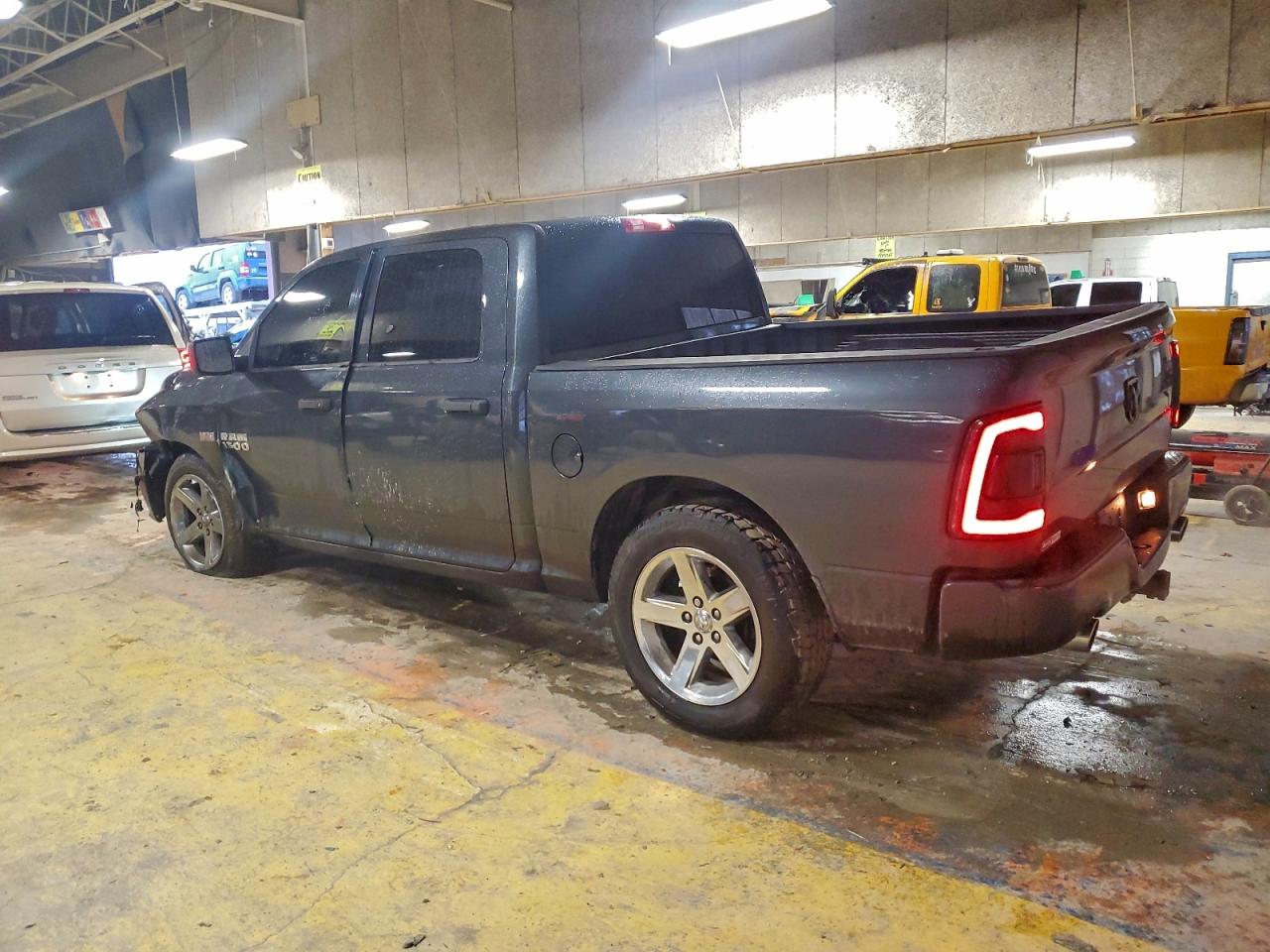 2014 RAM 1500 ST photo 2