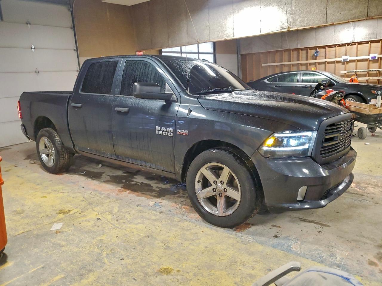 2014 RAM 1500 ST photo 4
