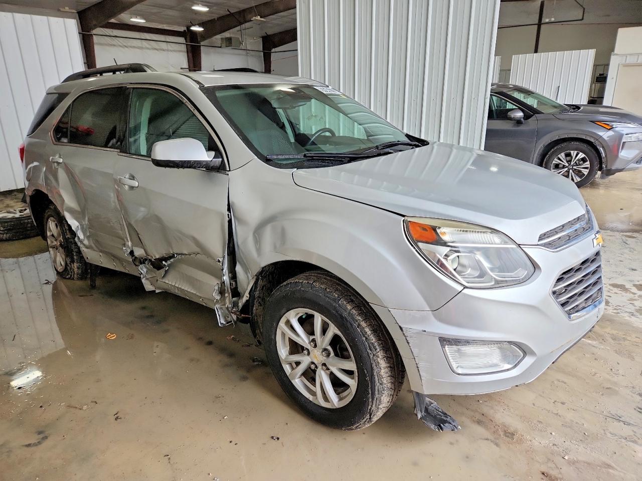 2017 CHEVROLET EQUINOX LT photo 4