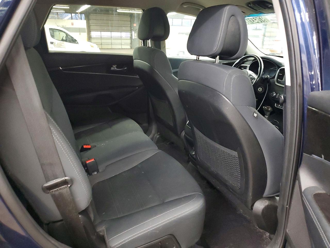 2016 KIA SORENTO LX photo 11
