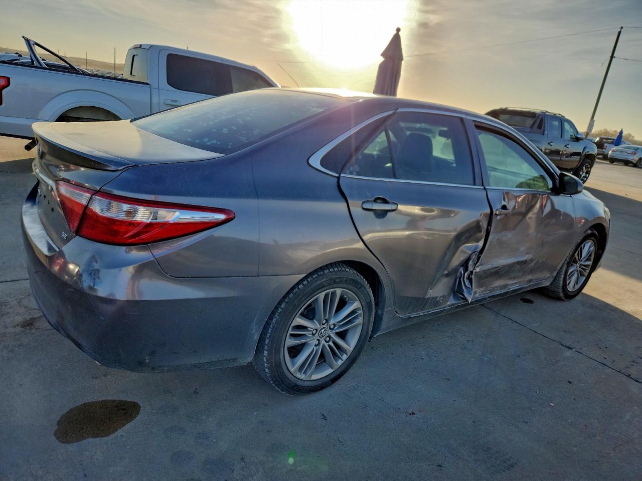 2015 TOYOTA CAMRY LE photo 3