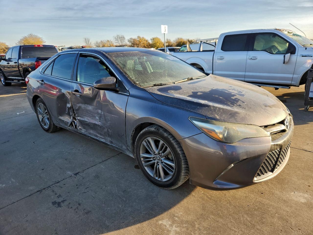 2015 TOYOTA CAMRY LE photo 4