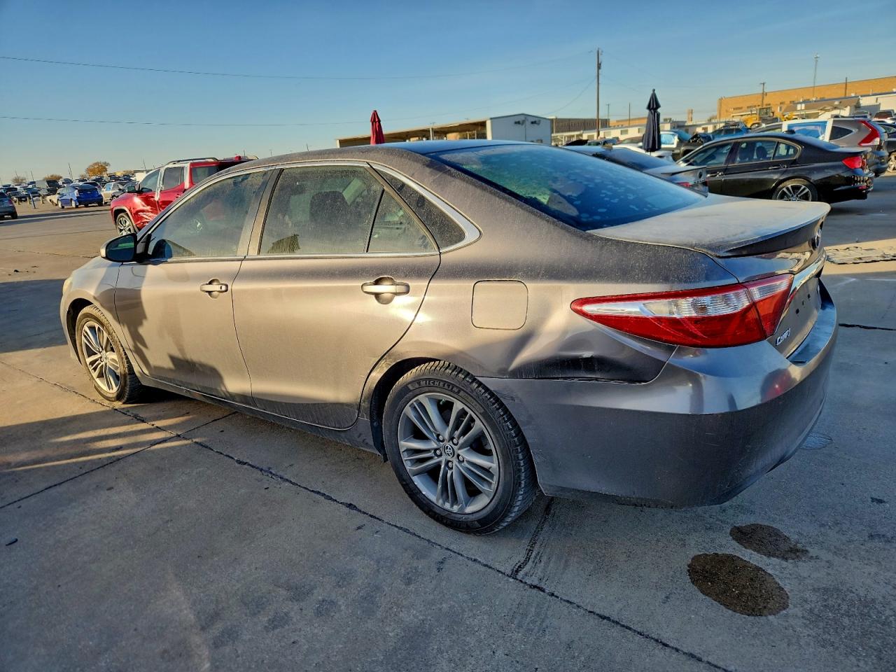 2015 TOYOTA CAMRY LE photo 2