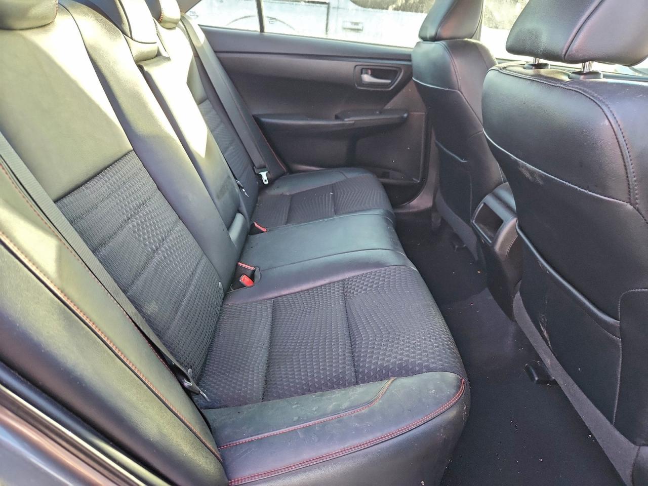 2015 TOYOTA CAMRY LE photo 10