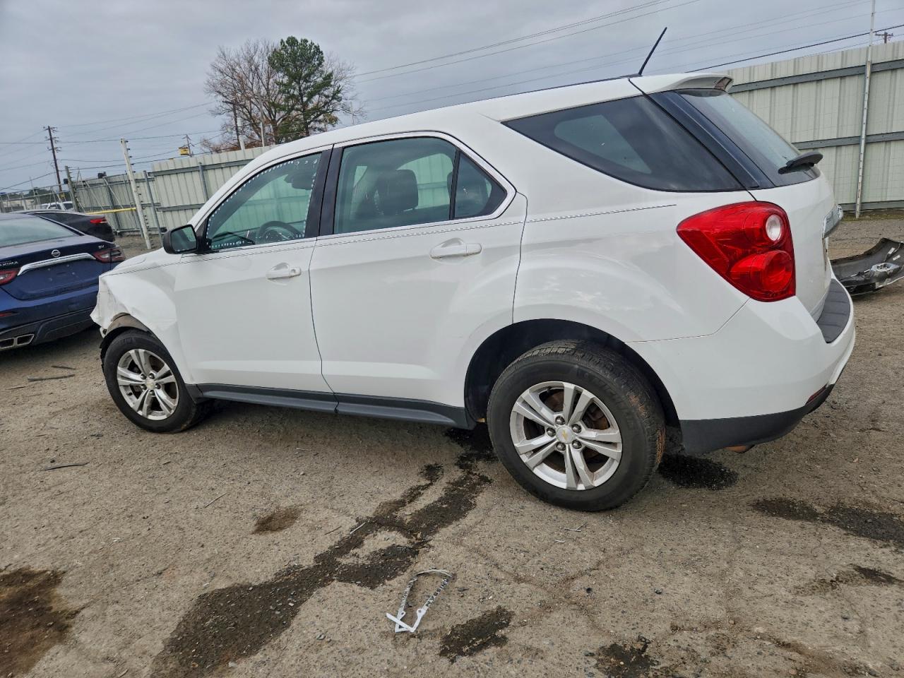 2015 CHEVROLET EQUINOX LS photo 2