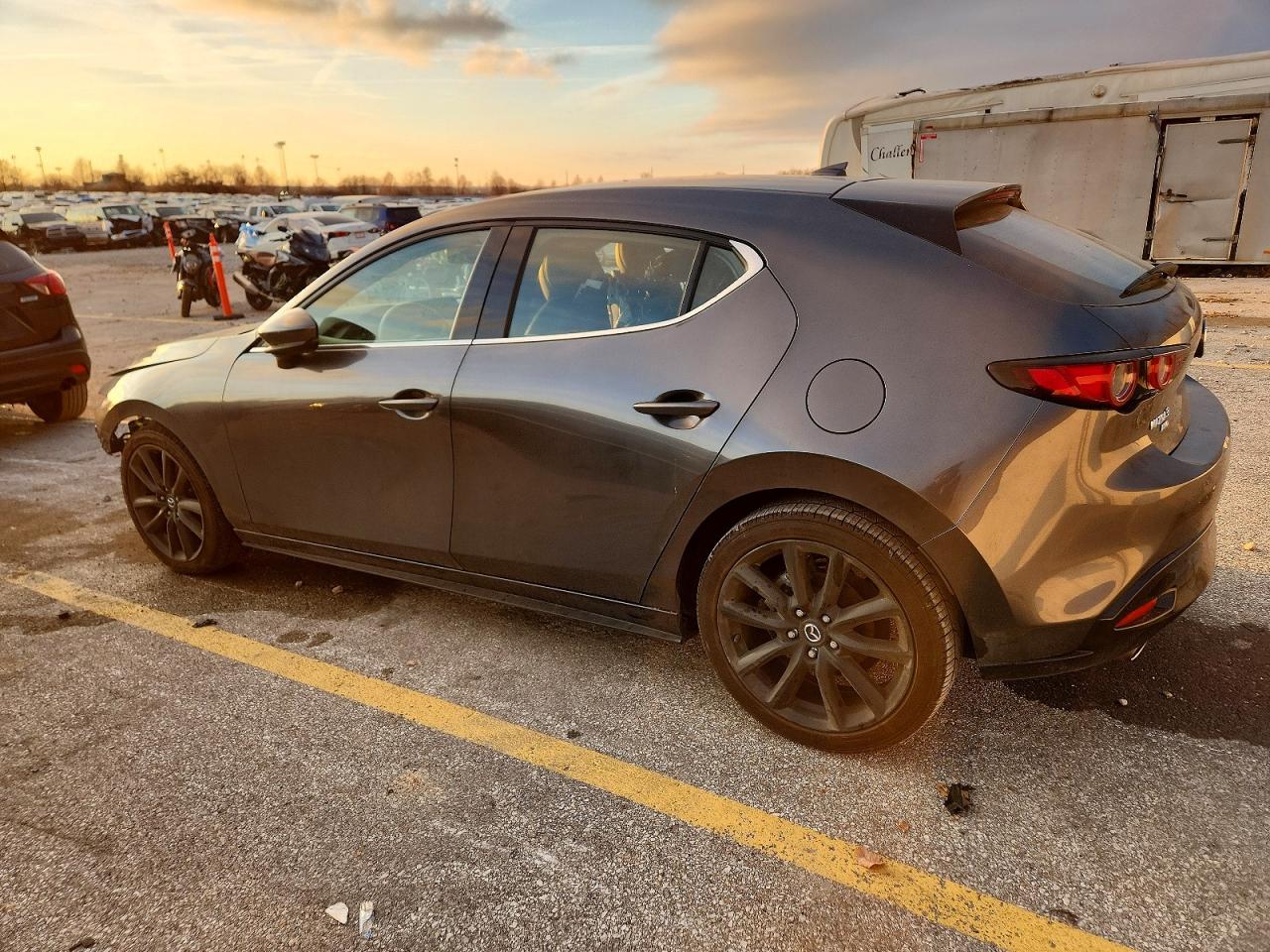 2019 MAZDA 3 PREMIUM photo 2