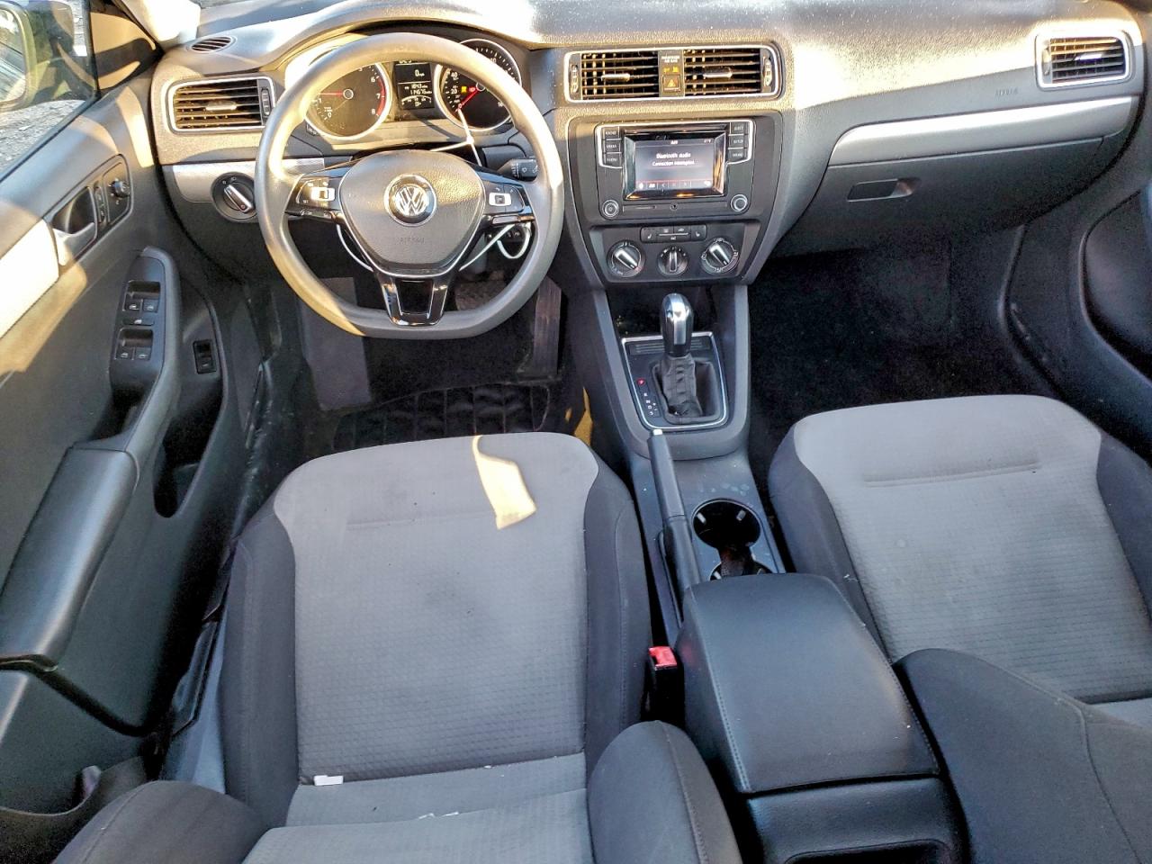 2018 VOLKSWAGEN JETTA photo 8