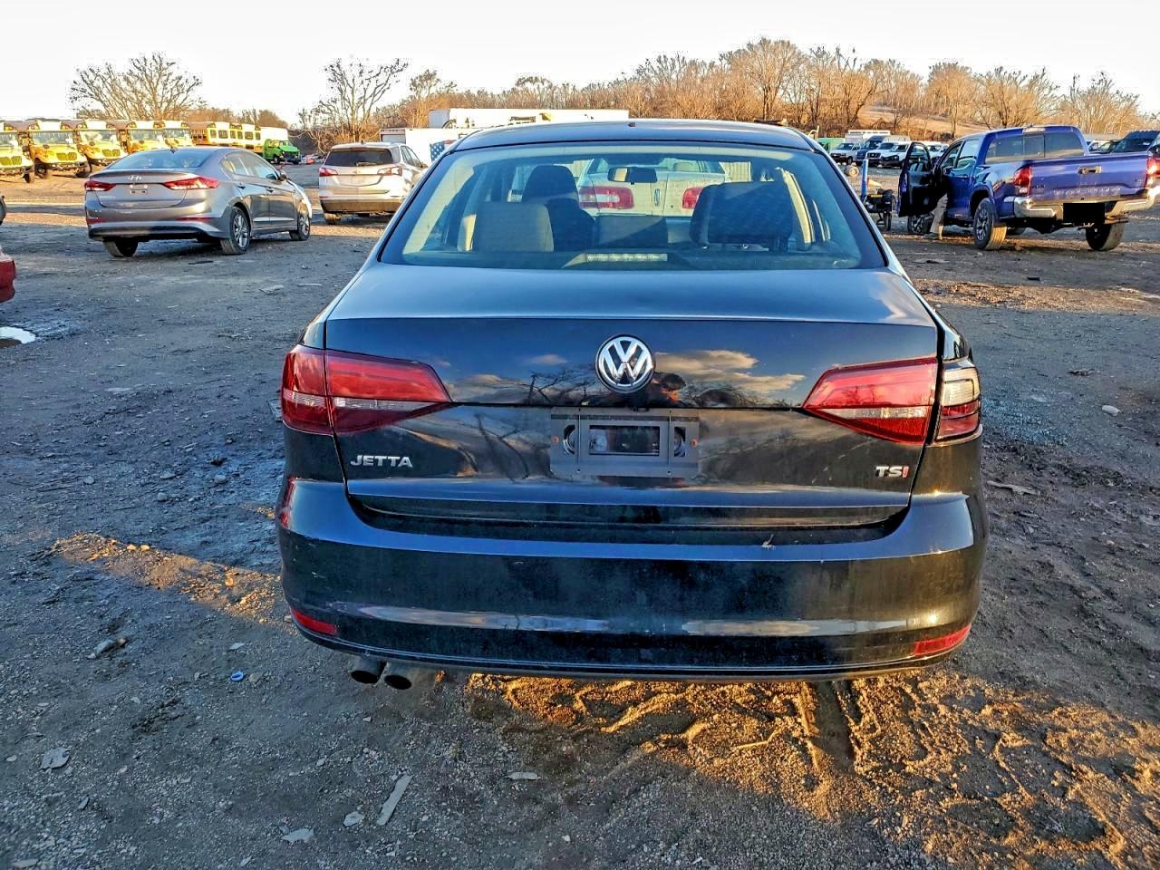 2018 VOLKSWAGEN JETTA photo 6