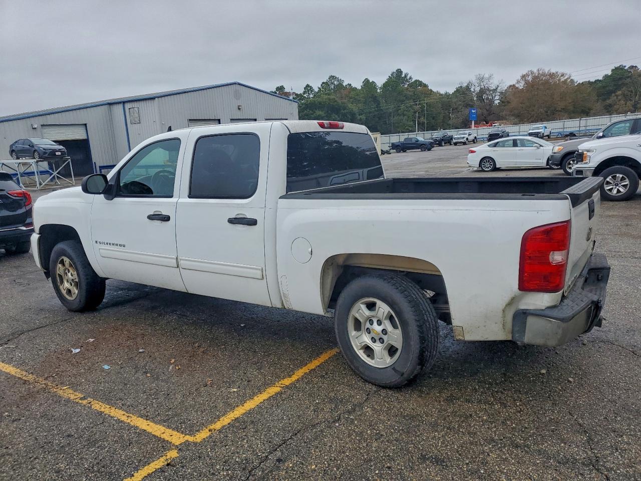 2009 CHEVROLET SILVERADO C1500 LT photo 2