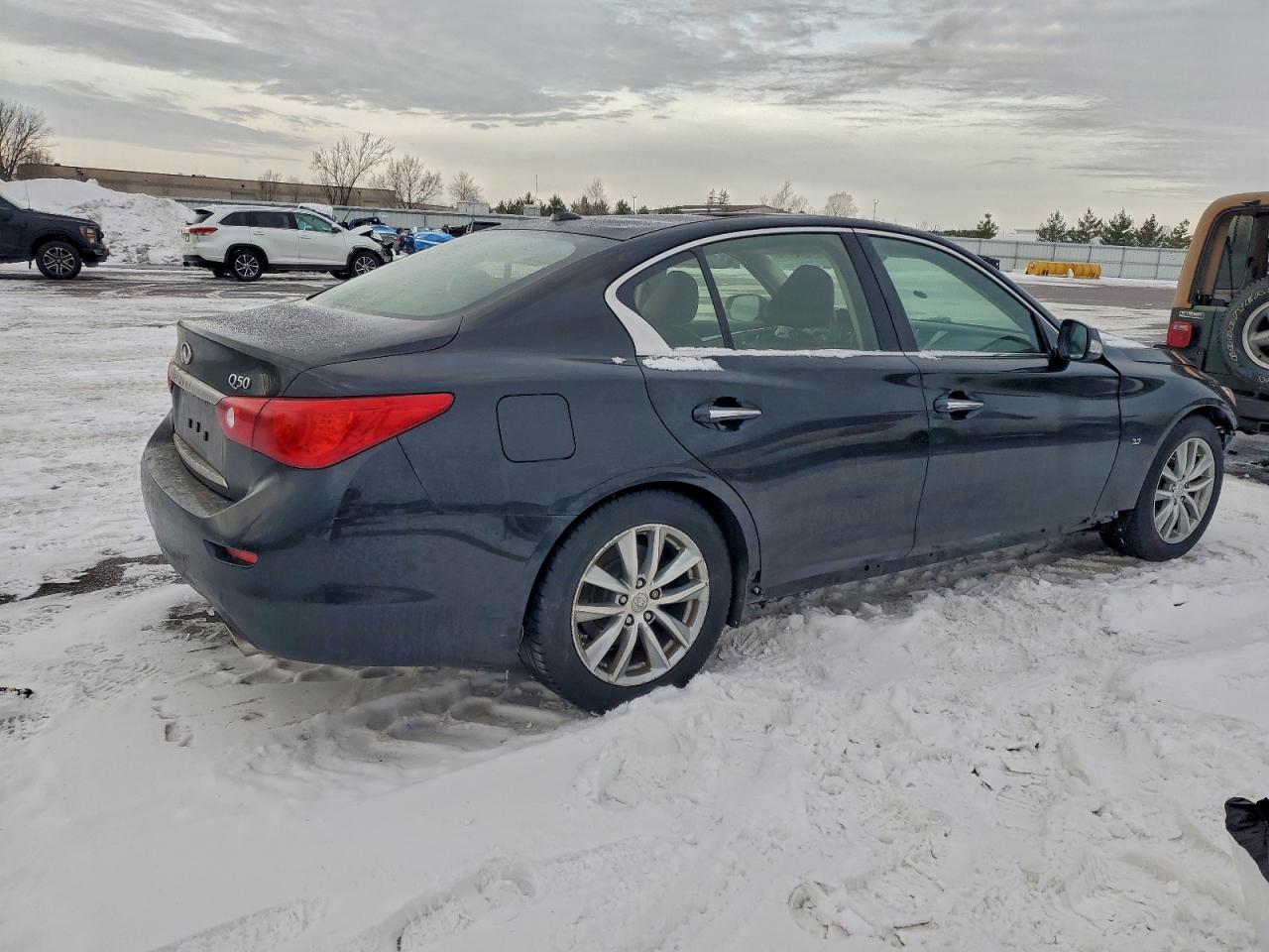 2015 INFINITI Q50 BASE photo 3