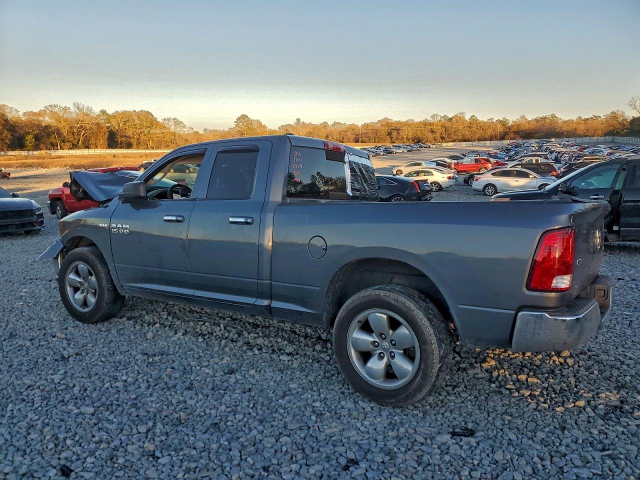 2014 RAM 1500 SLT photo 3