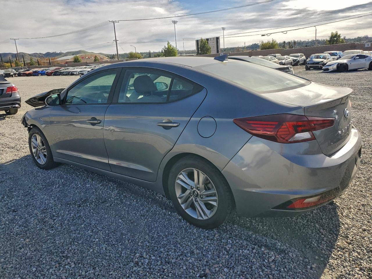2019 HYUNDAI ELANTRA SEL photo 2