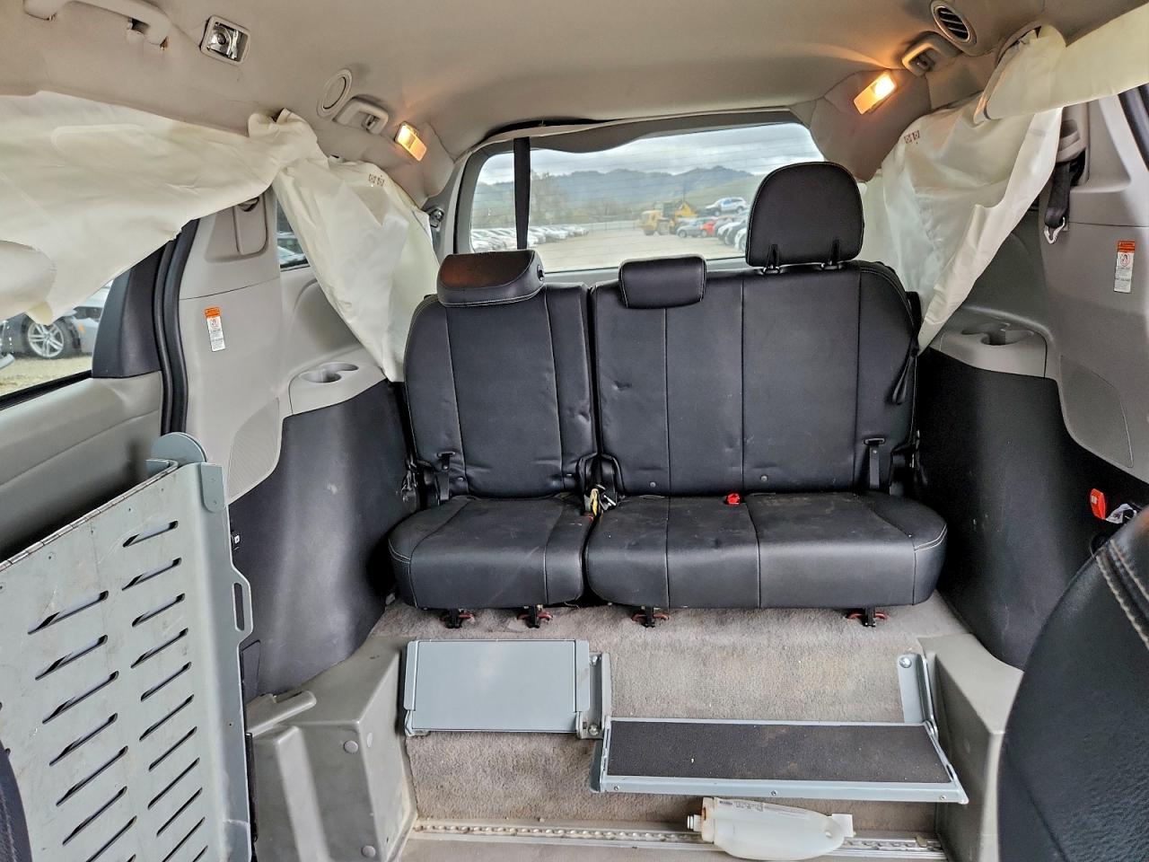 2015 TOYOTA SIENNA SPORT photo 10