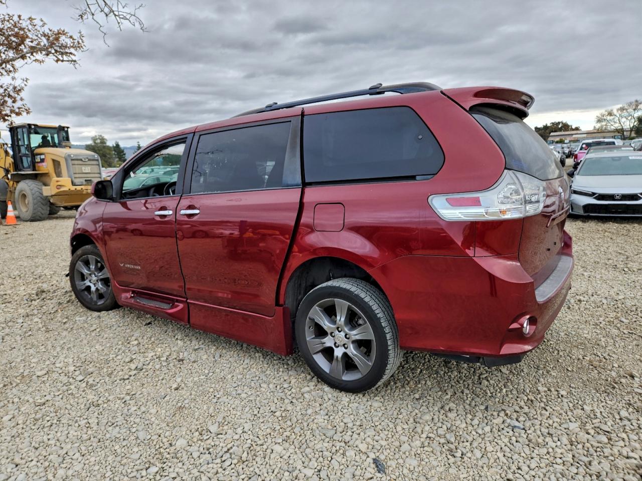 2015 TOYOTA SIENNA SPORT photo 2