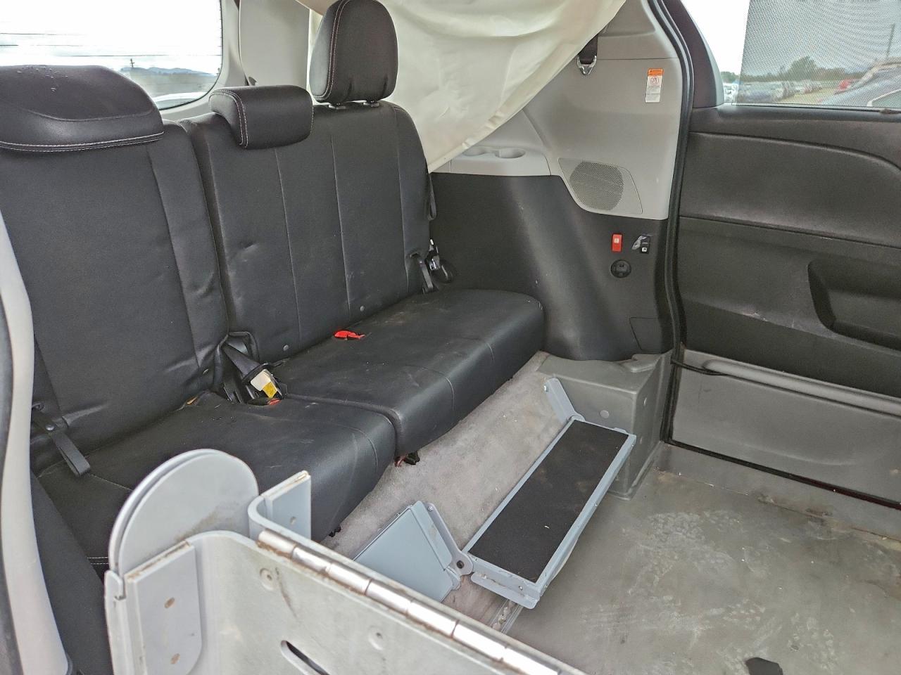 2015 TOYOTA SIENNA SPORT photo 11
