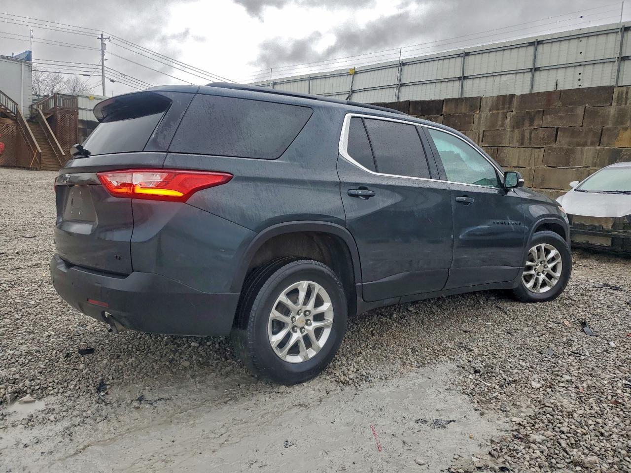 2019 CHEVROLET TRAVERSE LT photo 3
