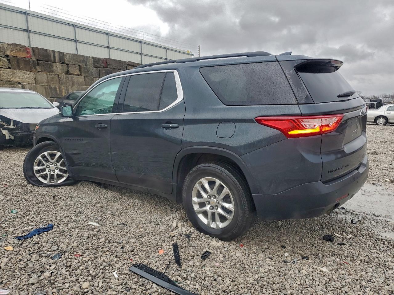 2019 CHEVROLET TRAVERSE LT photo 2