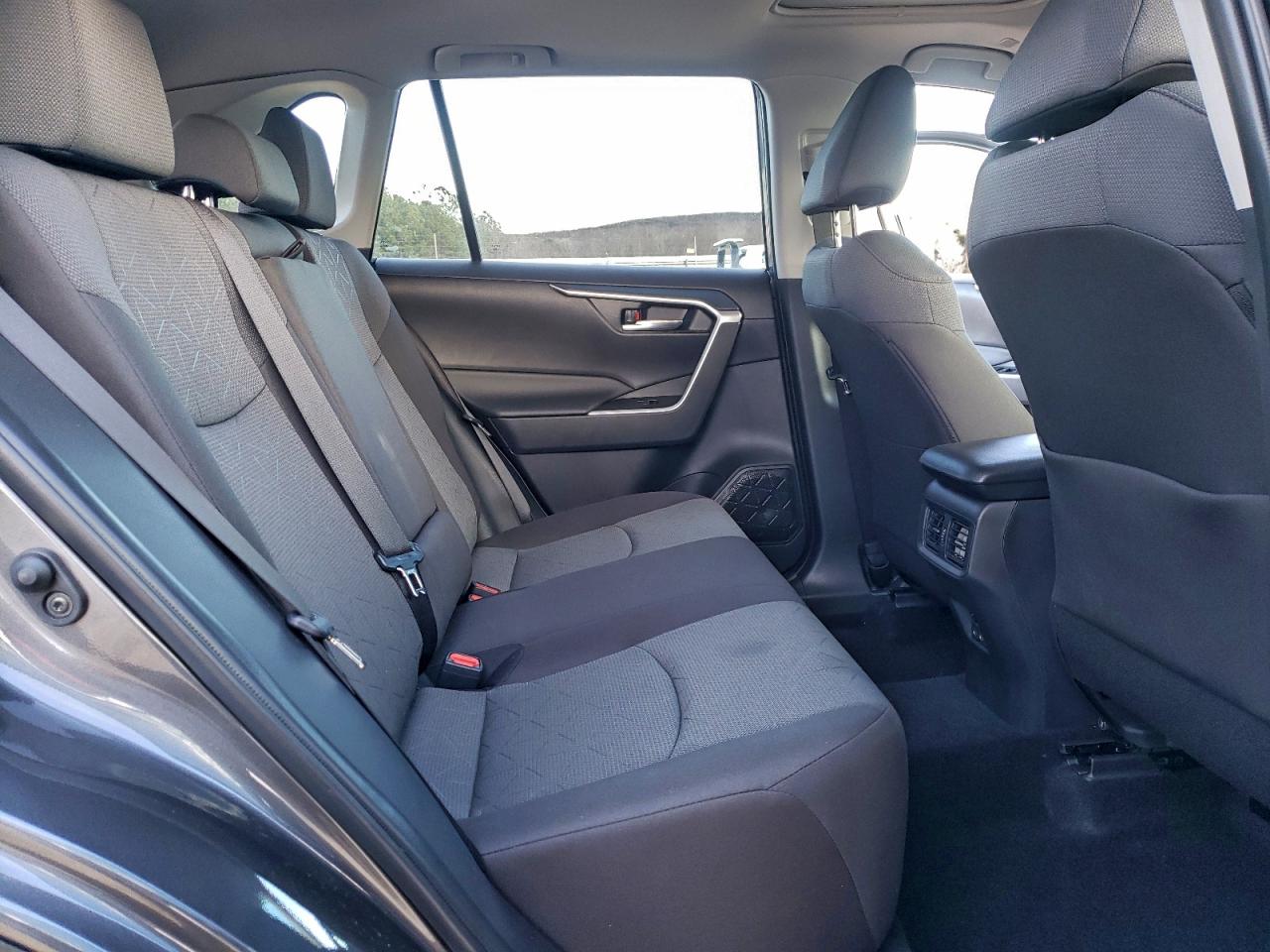 2025 TOYOTA RAV4 XLE photo 11
