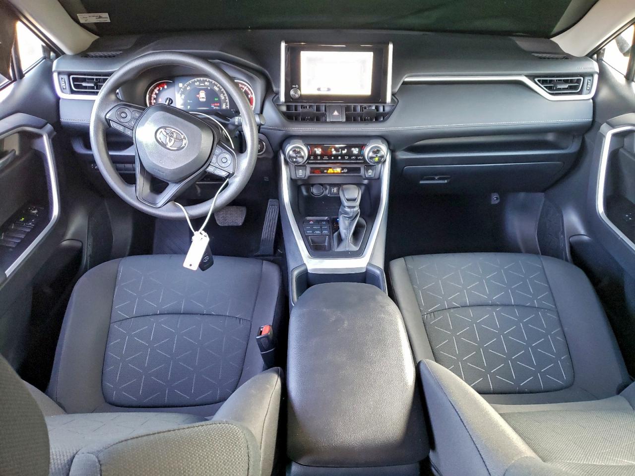2025 TOYOTA RAV4 XLE photo 8