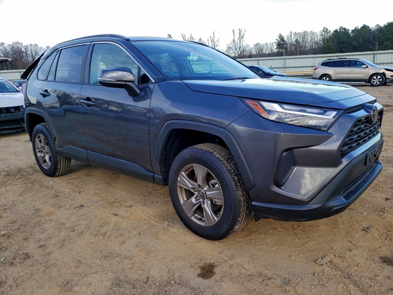 2025 TOYOTA RAV4 XLE photo 4