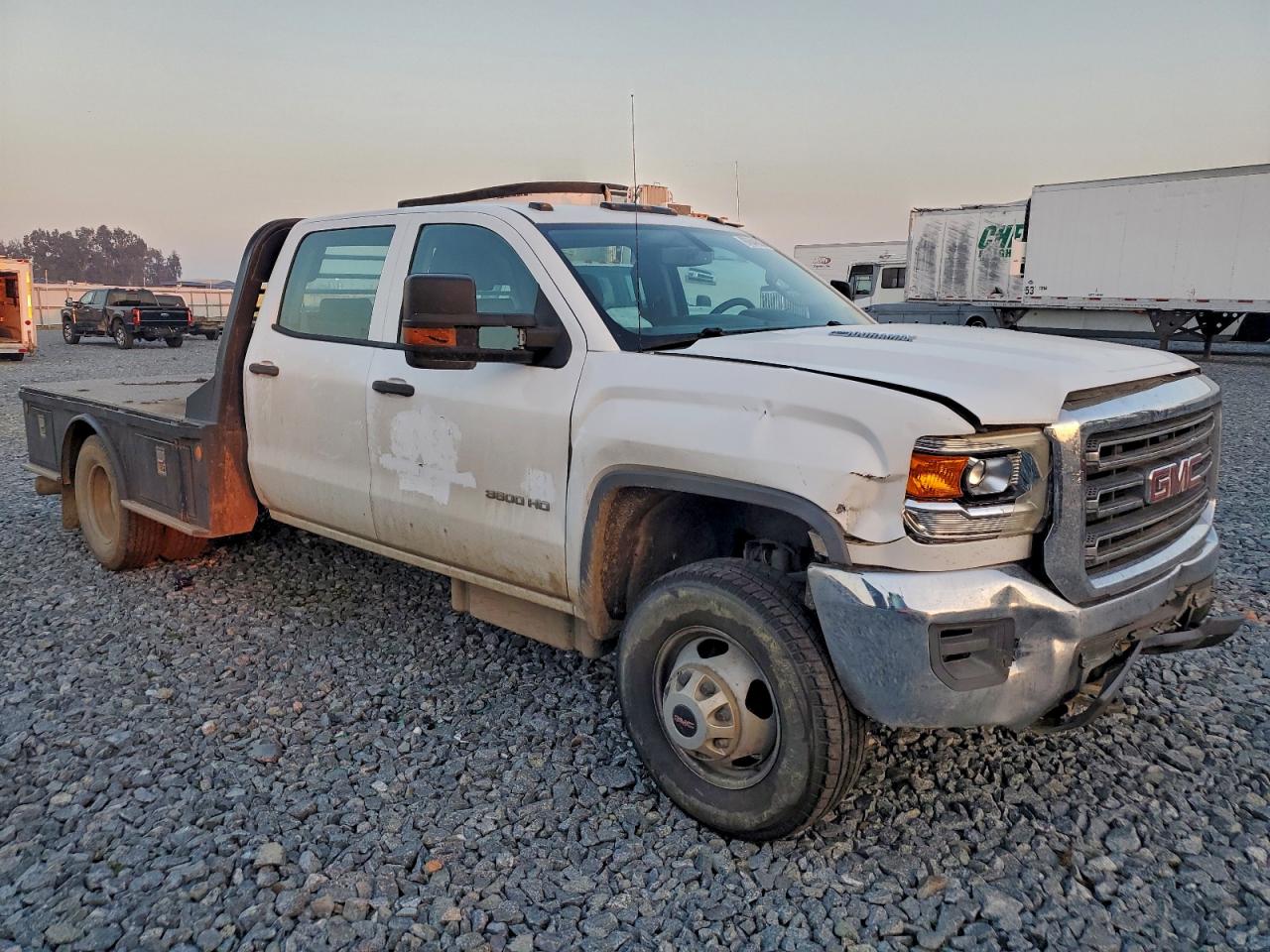 2015 GMC SIERRA TRUCK CAB AND CHASSIS photo 4