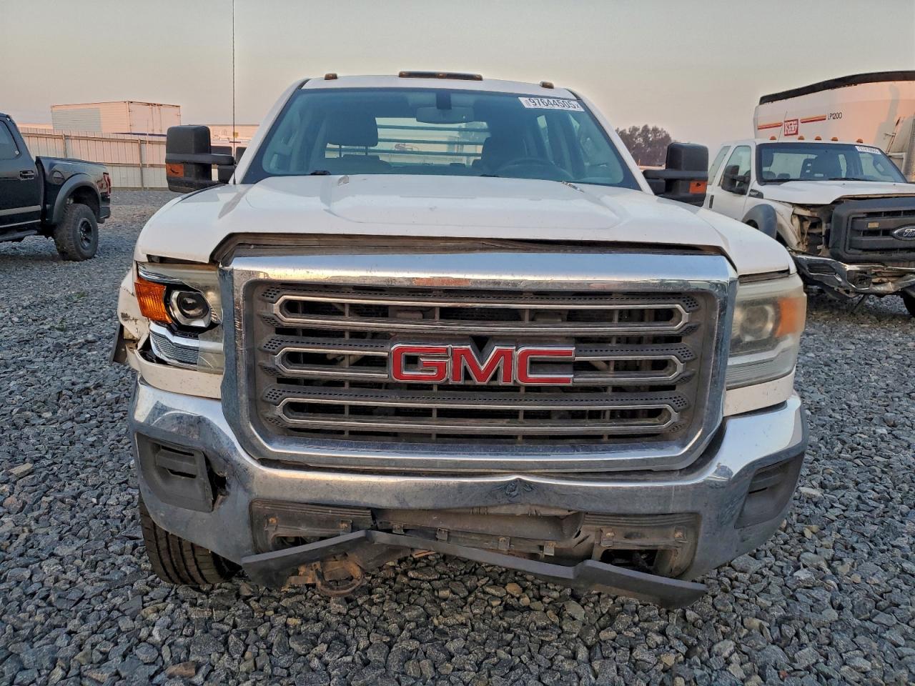 2015 GMC SIERRA TRUCK CAB AND CHASSIS photo 5