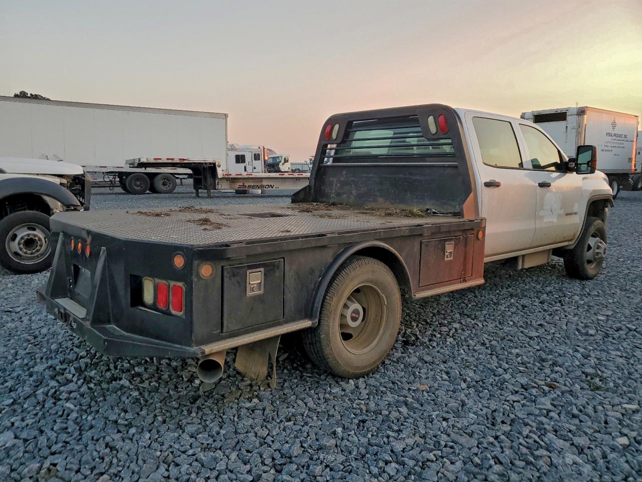 2015 GMC SIERRA TRUCK CAB AND CHASSIS photo 3