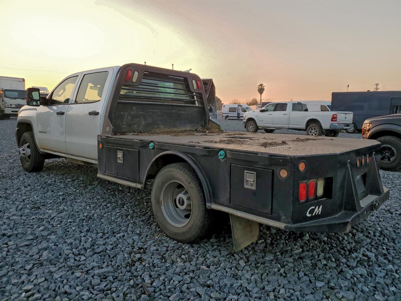 2015 GMC SIERRA TRUCK CAB AND CHASSIS photo 2