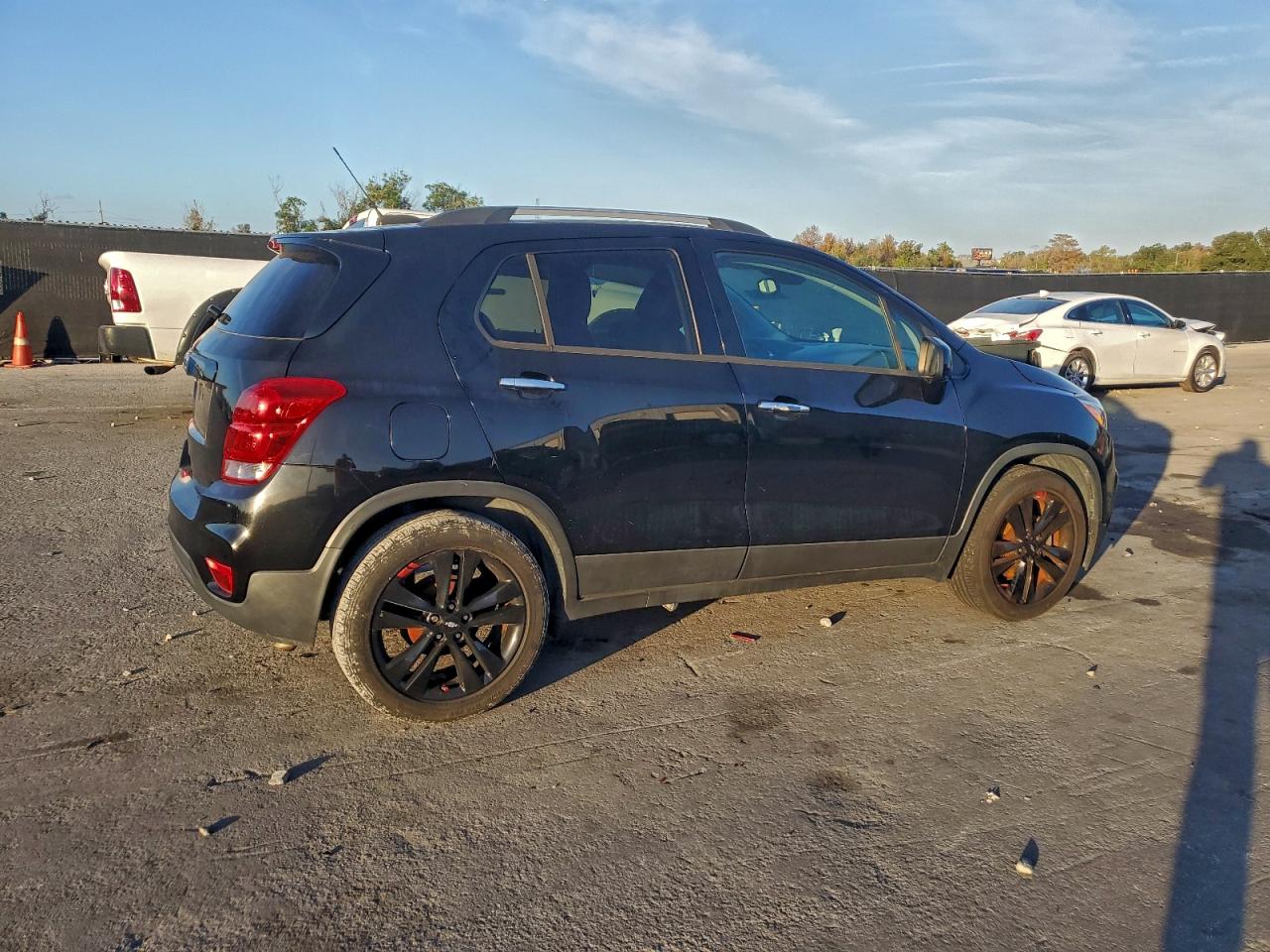 2019 CHEVROLET TRAX 1LT photo 3