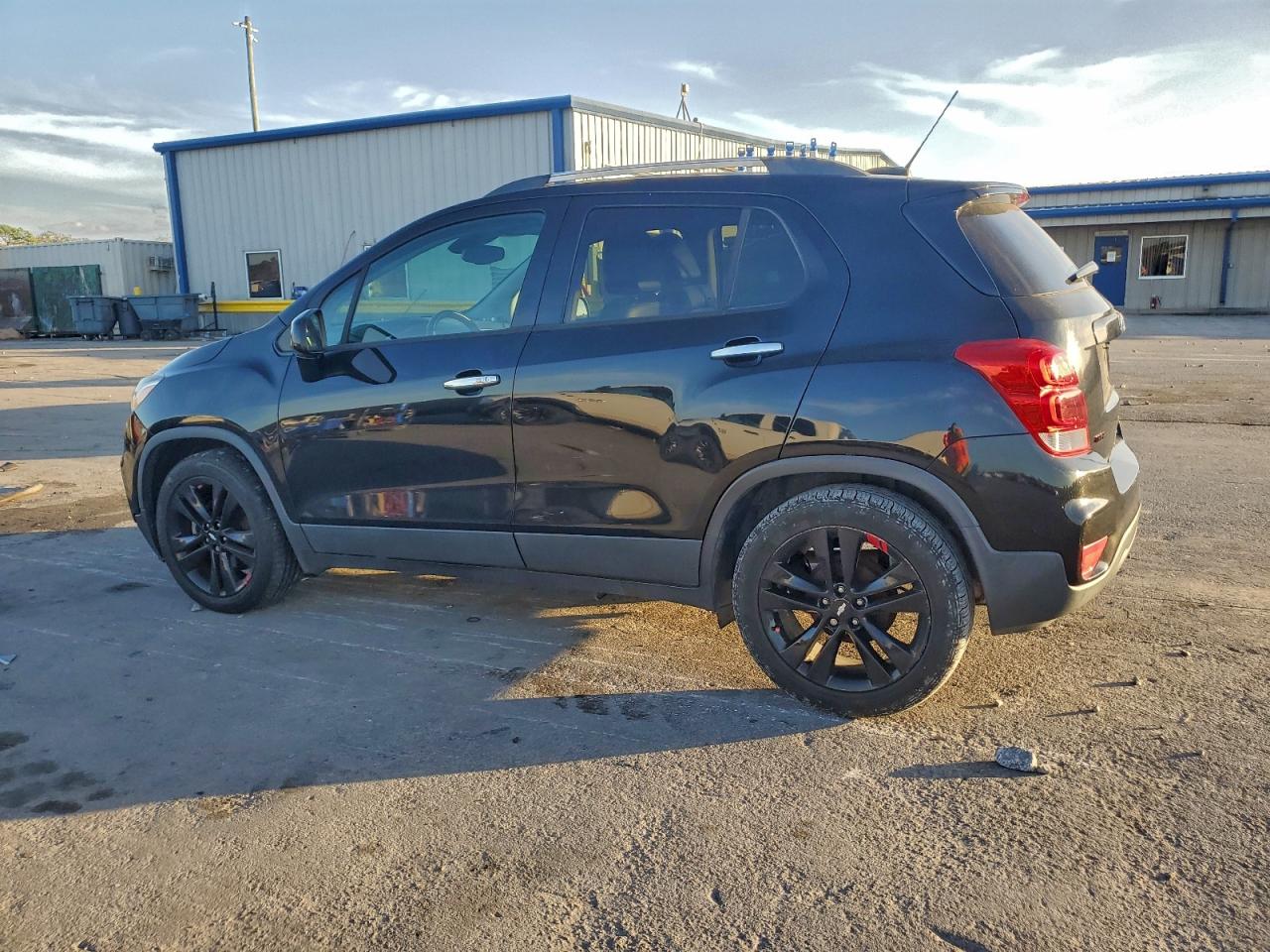 2019 CHEVROLET TRAX 1LT photo 2